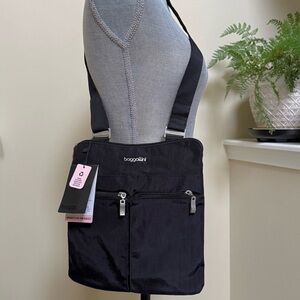 Baggallini Black Crossbody Bag. Organize all your essentials!